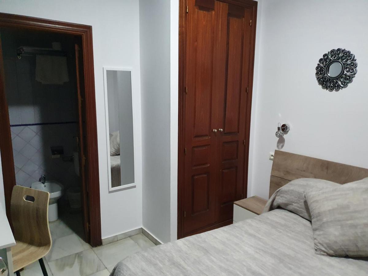 Hostal Puerta Carmona Севиля Екстериор снимка