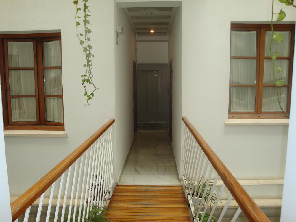 Hostal Puerta Carmona Севиля Екстериор снимка