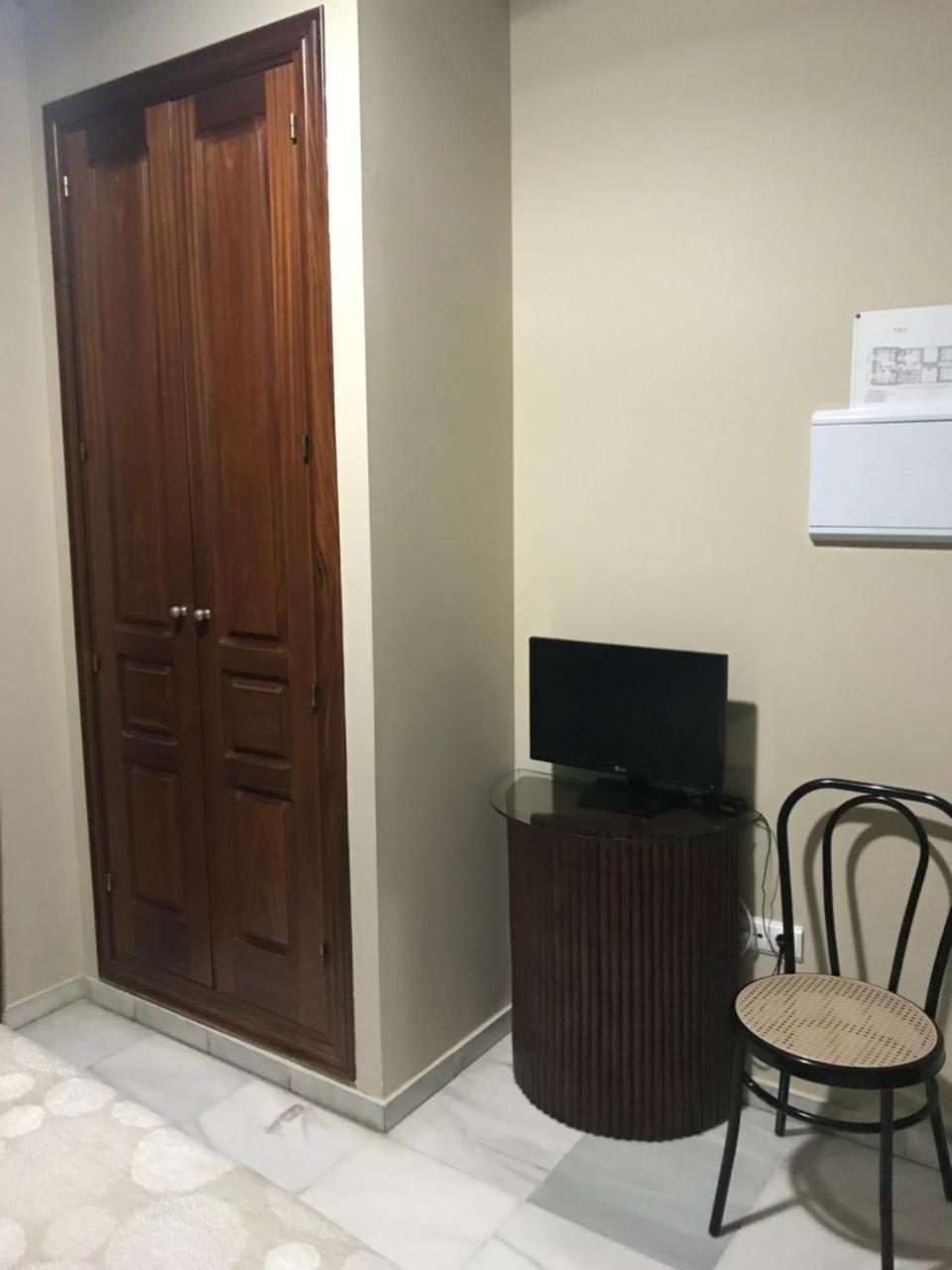 Hostal Puerta Carmona Севиля Екстериор снимка