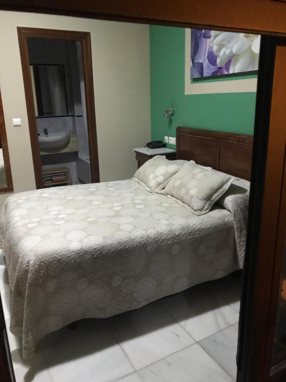 Hostal Puerta Carmona Севиля Екстериор снимка