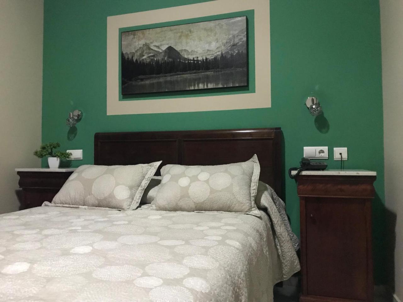 Hostal Puerta Carmona Севиля Екстериор снимка