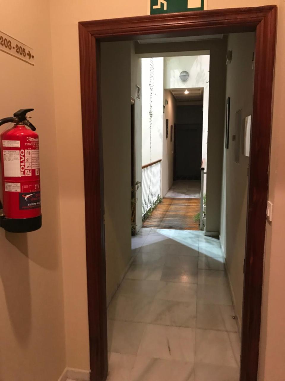Hostal Puerta Carmona Севиля Екстериор снимка