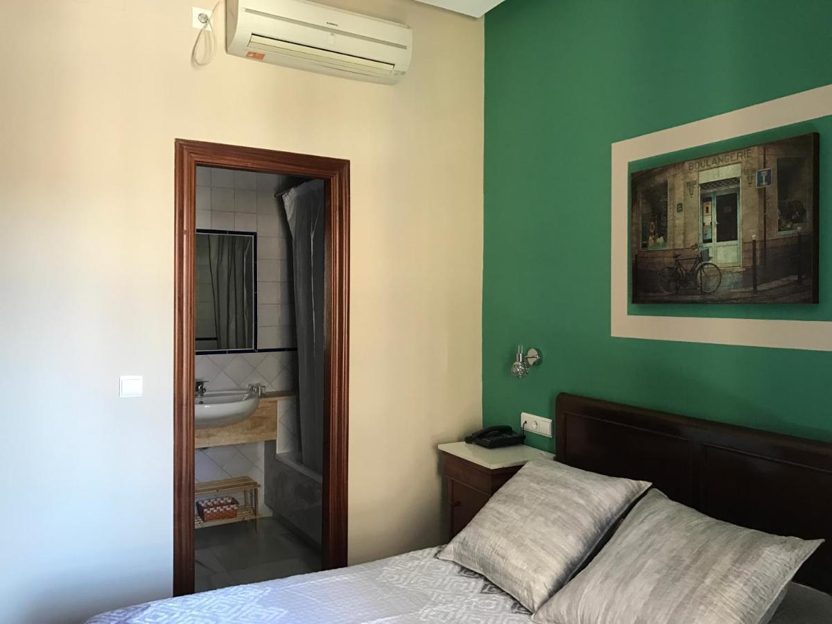 Hostal Puerta Carmona Севиля Екстериор снимка