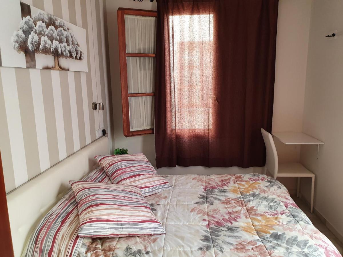 Hostal Puerta Carmona Севиля Екстериор снимка