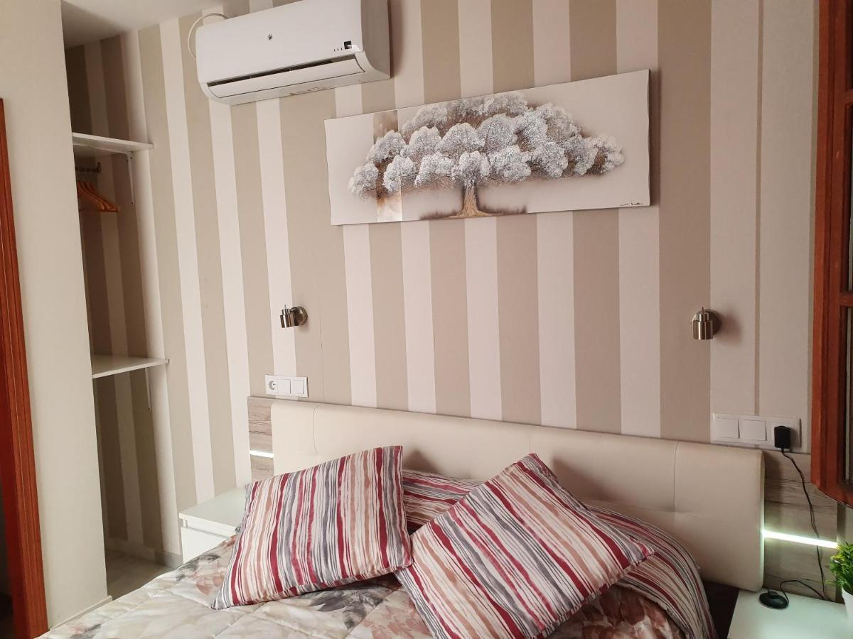 Hostal Puerta Carmona Севиля Екстериор снимка